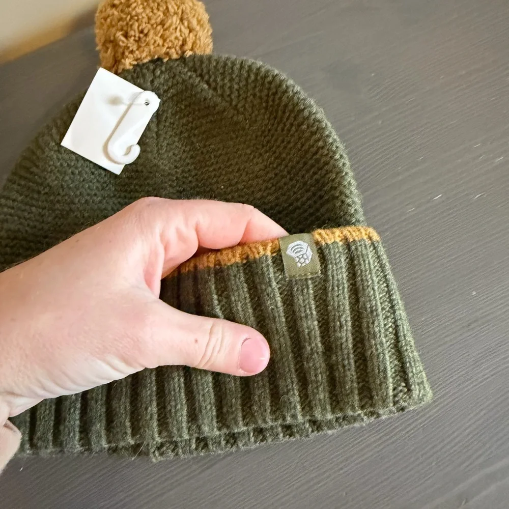 Mountain Hardwear new never